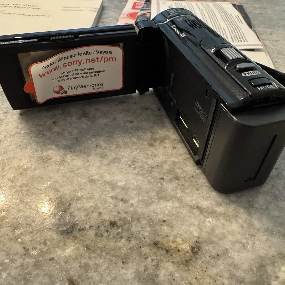 Sony Handycam HDR-PJ200 Full HD Camcorder w/Built-In Projector 30x Zoom